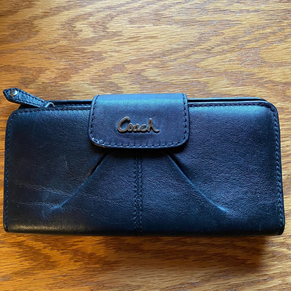 Coach Leather Wallet ** LOMS**